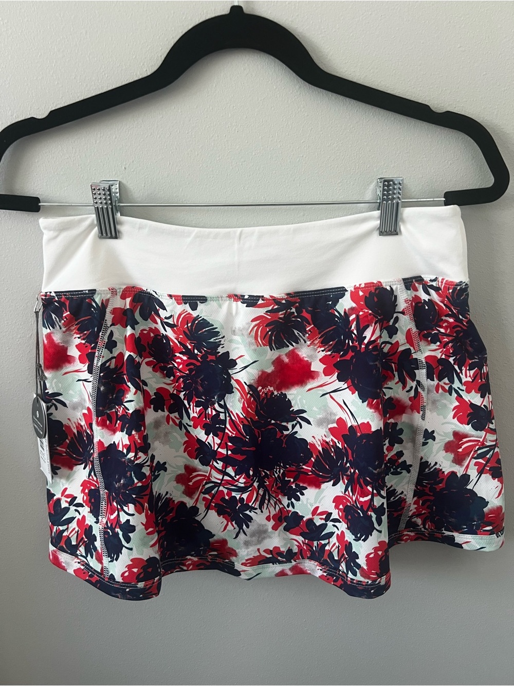 Lija Women’a Floral Pattern Golf Skirt Size Medium - Picture 3 of 9